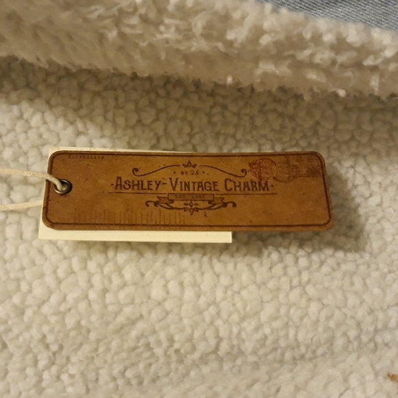 Ashley Vintage Sherpa Denim Jean Jacket - Picture 6 of 14